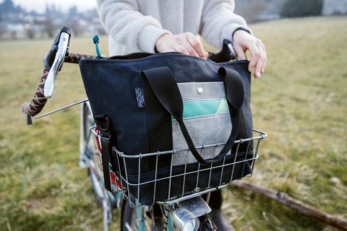 Makeshifter Snackhole Review, Waxed Canvas Stem Bag